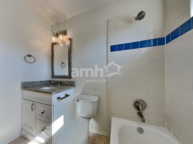 Building Photo - 1745 Cresthill Dr