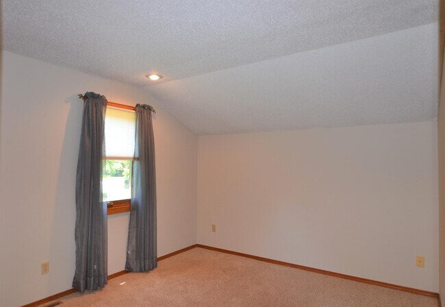 Building Photo - 3550 S Kings Ave