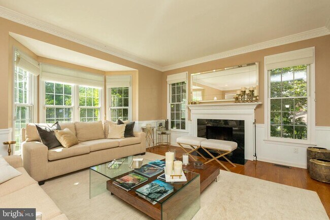 Building Photo - 8809 Saunders Ln
