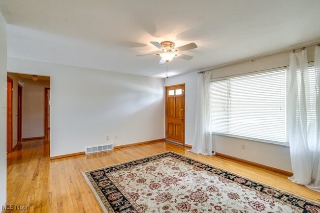 Building Photo - 24665 Robinia Dr