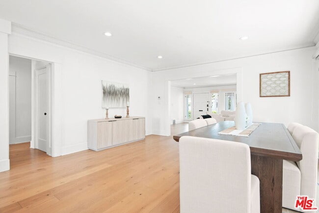 Building Photo - 1107 S St Andrews Pl