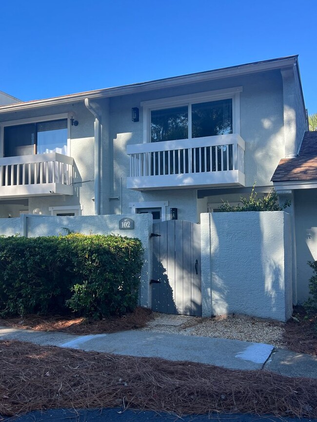 Building Photo - Stunning Views! Mariners Cove Townhouse