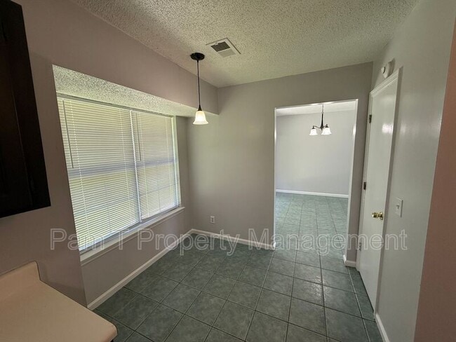 Building Photo - 105 Laurelwood Dr