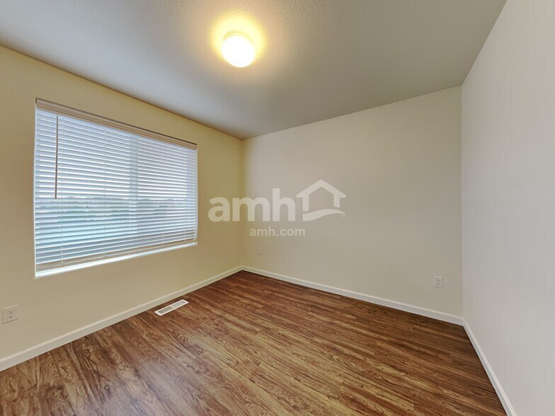 Building Photo - 2183 NW Woodland Dr