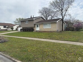 Building Photo - 831 Cambridge Ave