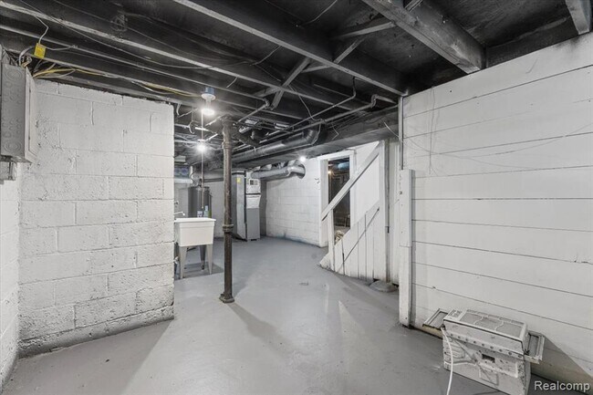 Building Photo - 18697 Sunderland Rd