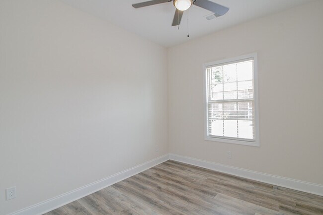 Building Photo - 550 Peachers Mill Rd