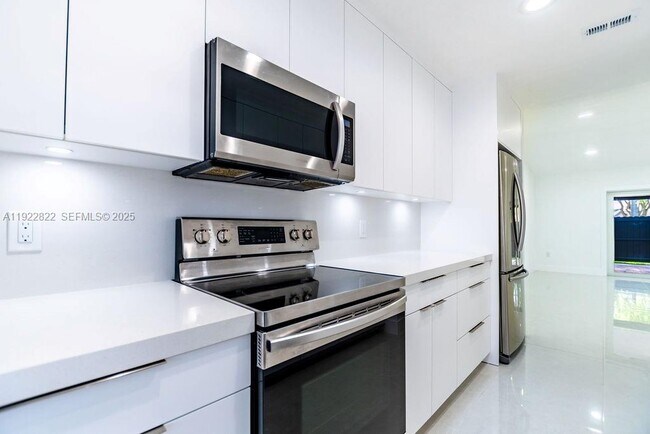 Building Photo - 5240 SW 139th Pl