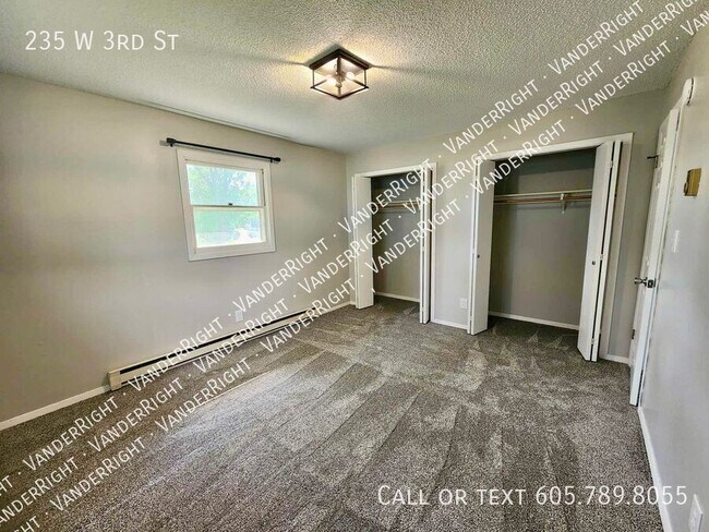 Building Photo - 235 W 3rd St-