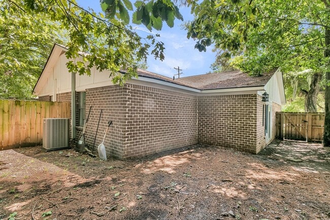 Building Photo - 216 Parlor Dr