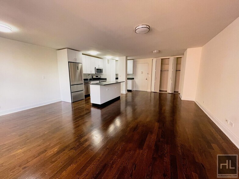 Building Photo - E 82 St