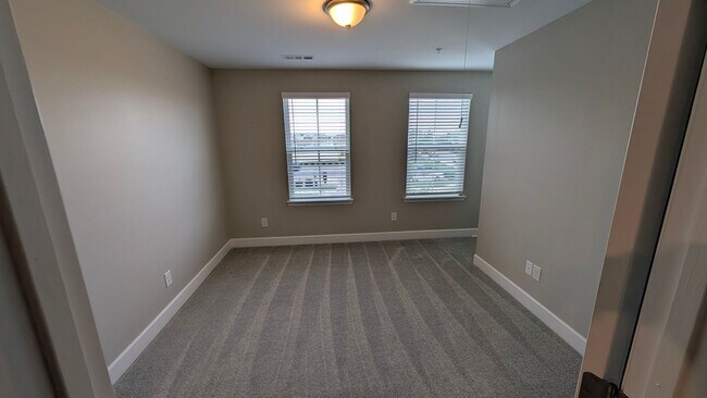 Building Photo - 531 Farmstead Ln