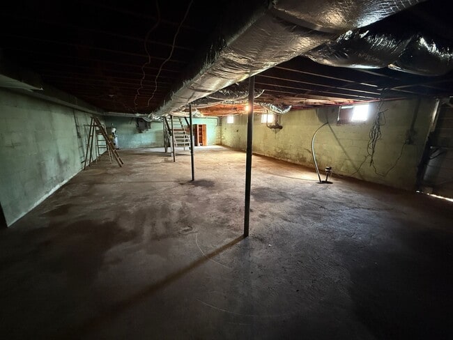 Building Photo - **Move-In Special !! 3 bed/ 2 bath rancher...