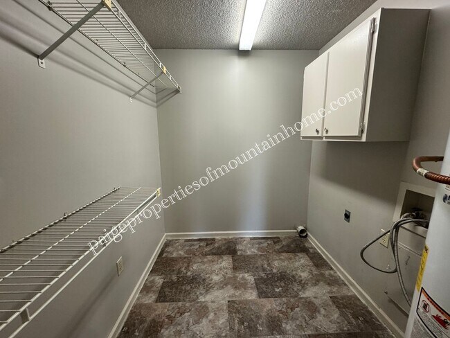 Building Photo - 605 Cooper Estates Dr