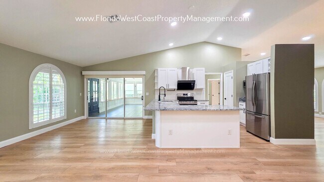 Building Photo - IMPRESSIVE 3 BEDROOM/2 BATH SARASOTA HOME! SUPER LOCATION! PET FRIENDLY!