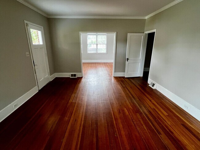 Building Photo - 3800 Overbrook Dr