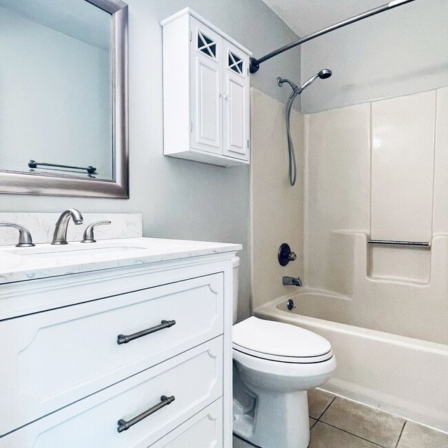 Building Photo - RENOVATED 3bed/2bth Home!