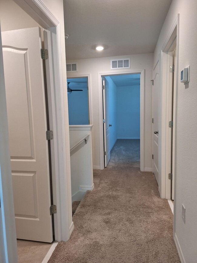 Building Photo - 3BR 2.5BA VENETIAN BAY TOWNHOME