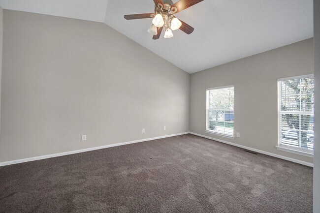 Building Photo - Wonderful Three Bed Two and a Half Bath Ho...