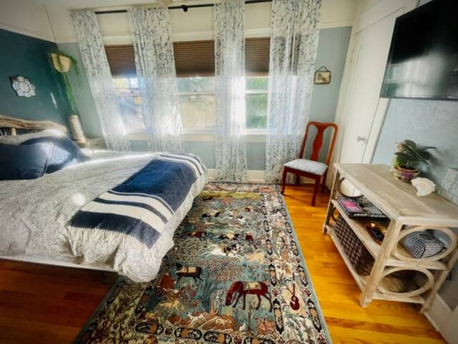 Building Photo - 2910 Grape Street