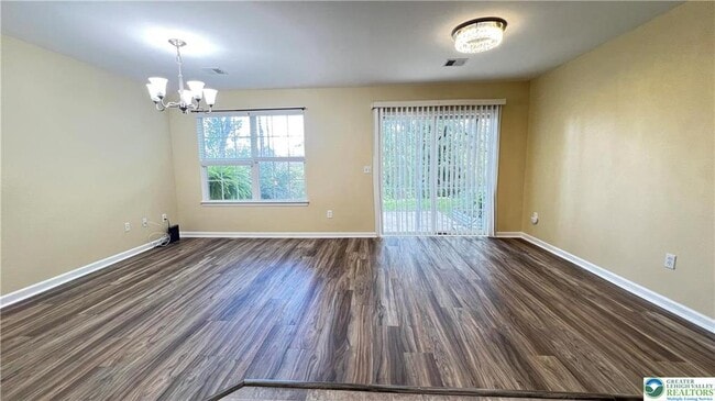 Building Photo - 705 Blue Heron Dr