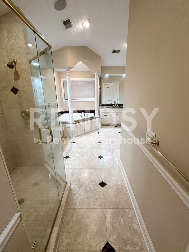 Building Photo - 2470 Arnold Palmer Dr