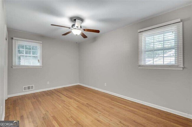 Building Photo - 799 Marstevan Dr NE