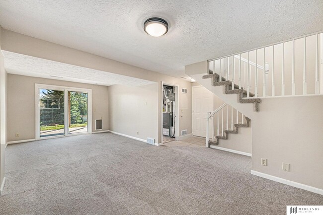 Building Photo - 3105 Mirror Cir