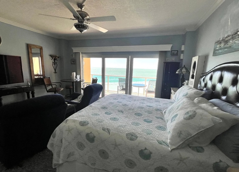 Building Photo - 880 Mandalay Ave