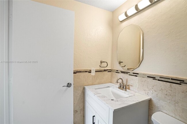 Building Photo - 8031 Sanibel Dr