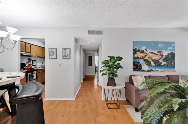 Building Photo - 2411 Huntingdon Chase