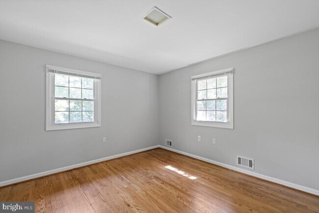 Building Photo - 39225 Foxhill Rd