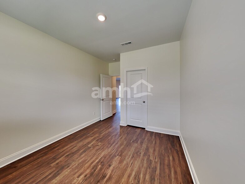 Building Photo - 5222 Virtue Ave