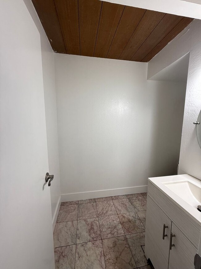 Building Photo - 79 Avram Ave