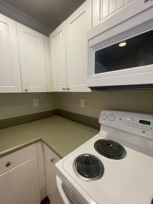 Building Photo - 17-1728 J&amp;S