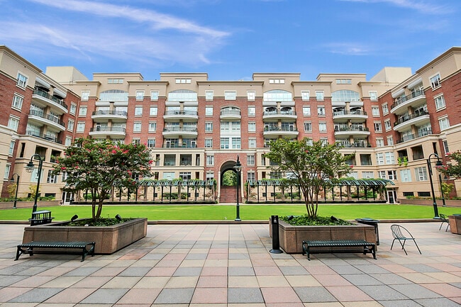 Building Photo - 400 N Church St