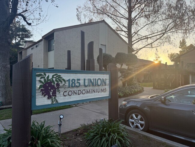 Building Photo - CAMPBELL - Downstairs unit in desirable location