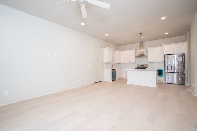 Building Photo - 3BR/3BA For Rent