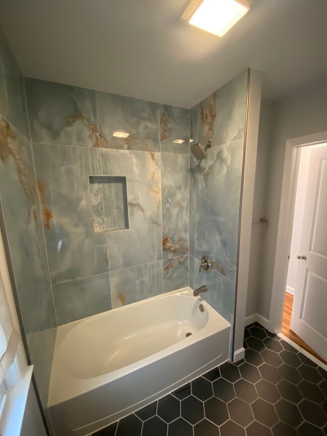 Building Photo - 6903 Buckingham Pl