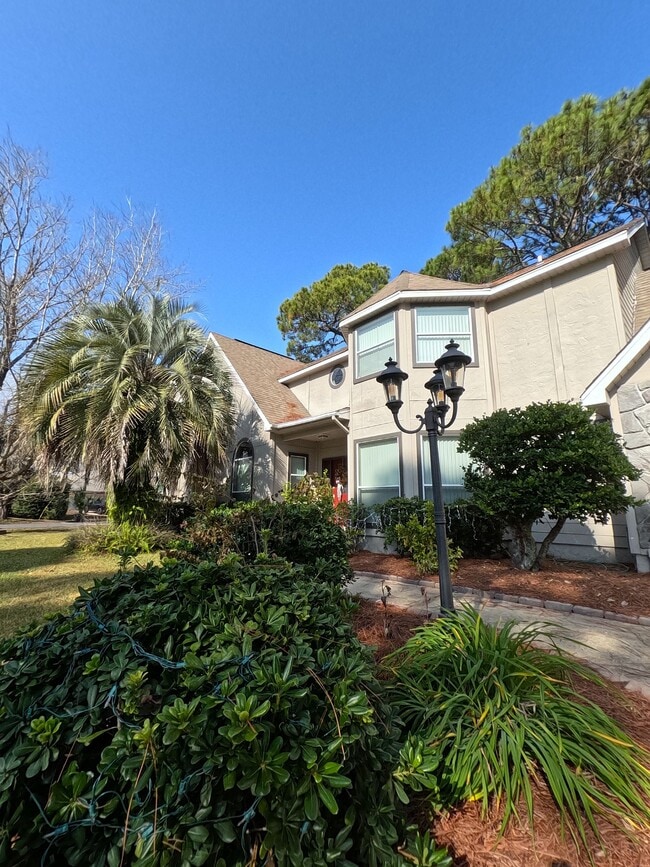 Building Photo - 998 Fay Dr