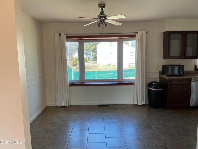 Building Photo - 2 Dyer Dr