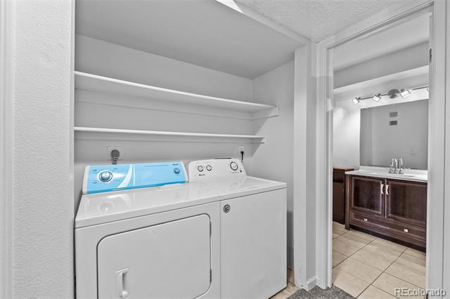 Building Photo - 3324 S Ammons St