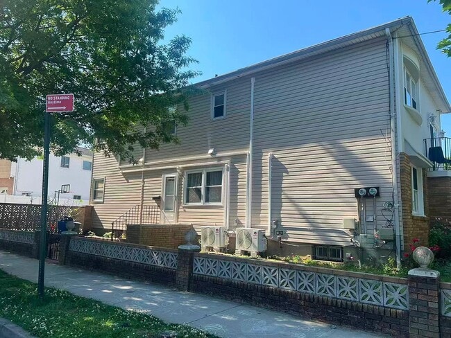 Building Photo - 709 Collfield Ave