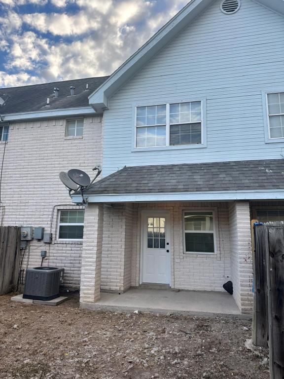 Building Photo - 3018 Ashley Pl