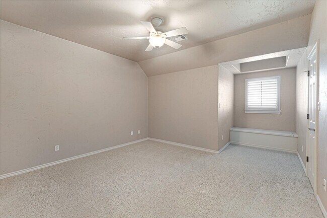 Building Photo - 101 Up There