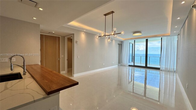 Building Photo - 15701 Collins Ave