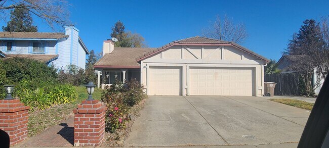 Primary Photo - 3 Bedroom 2 Bathroom Home in Elk Grove