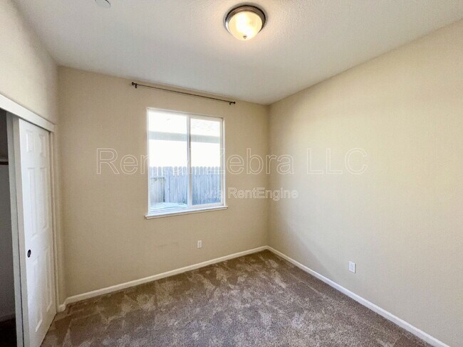 Building Photo - 482 Glendon Pl