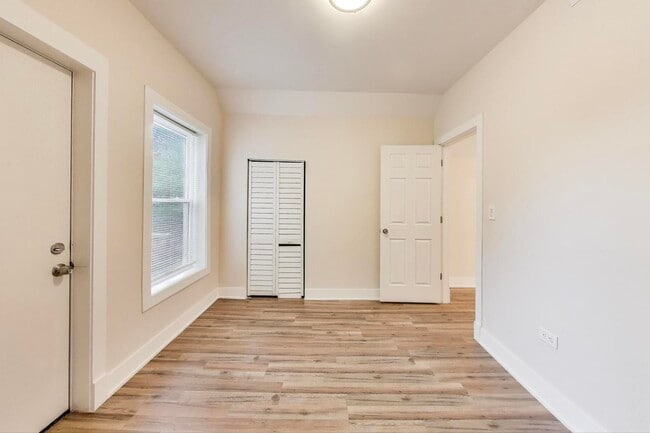 Building Photo - 3425 W Carroll Ave