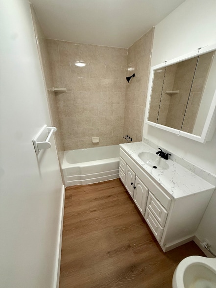 Building Photo - 1120 Ave H-6